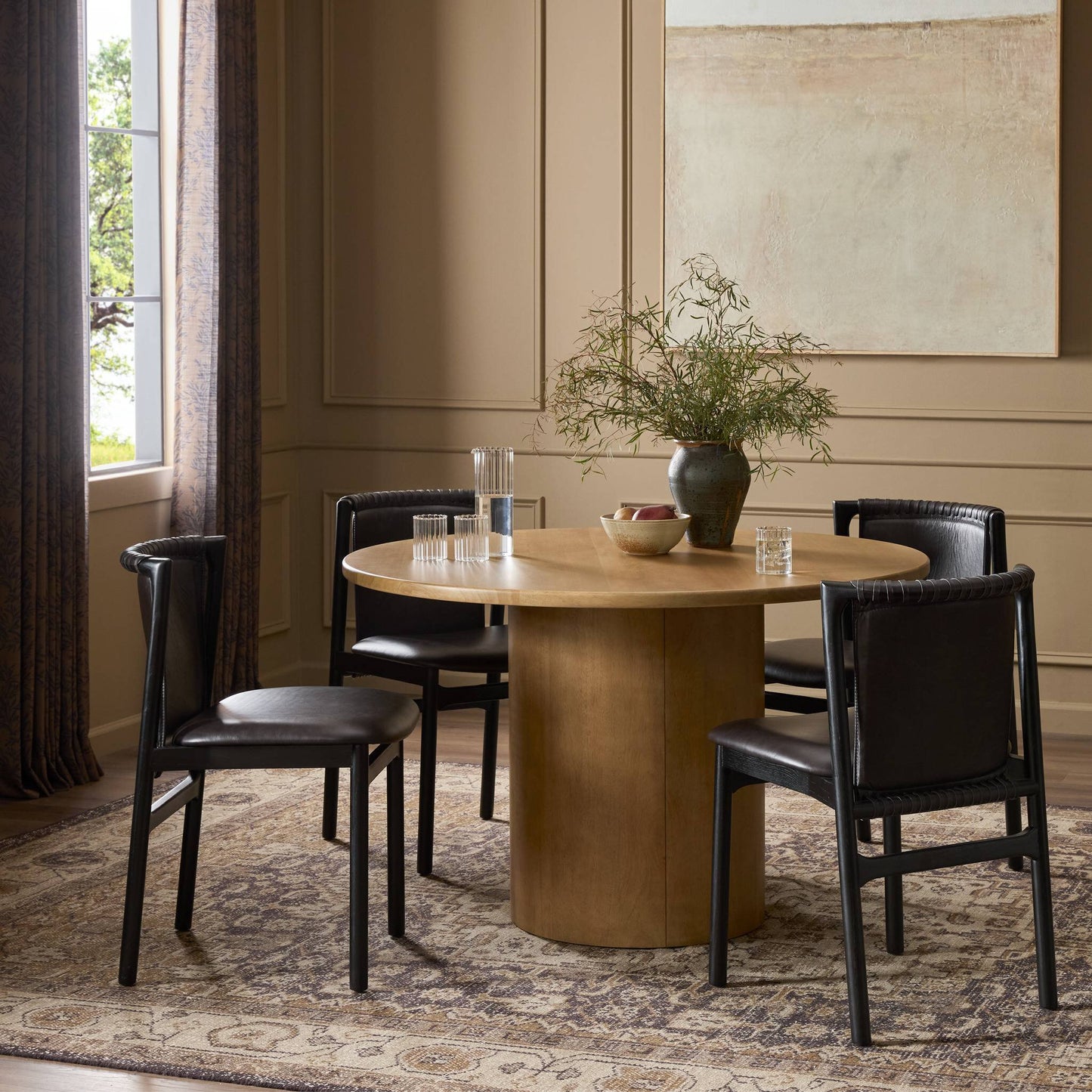 Pilo Dining Table