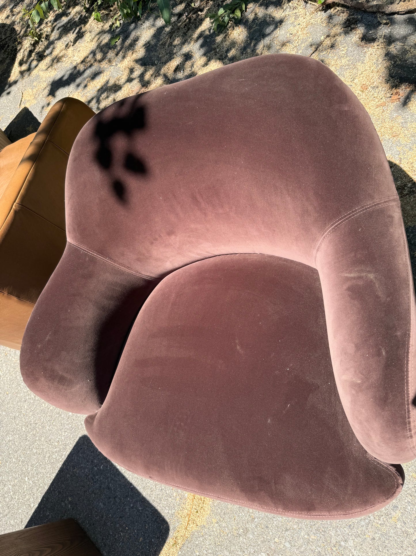 Tule Swivel Chair *Closeout