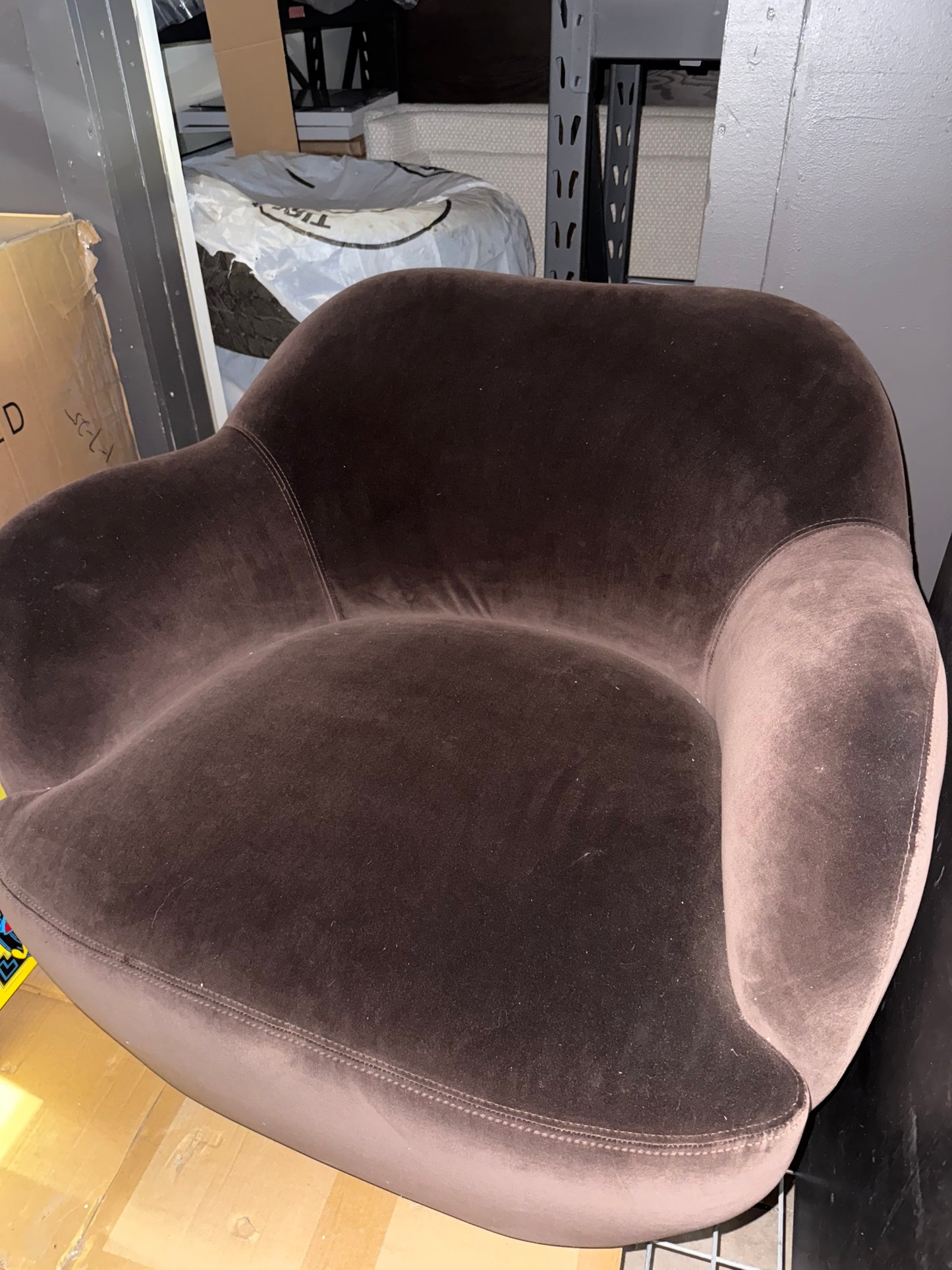 Tule Swivel Chair *Closeout